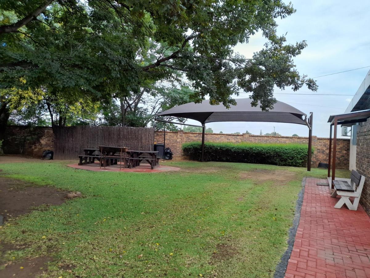 Korundum Lodge Vereeniging Extérieur photo